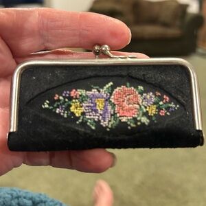 Vintage Floral Embroidered Mini Manicure Set